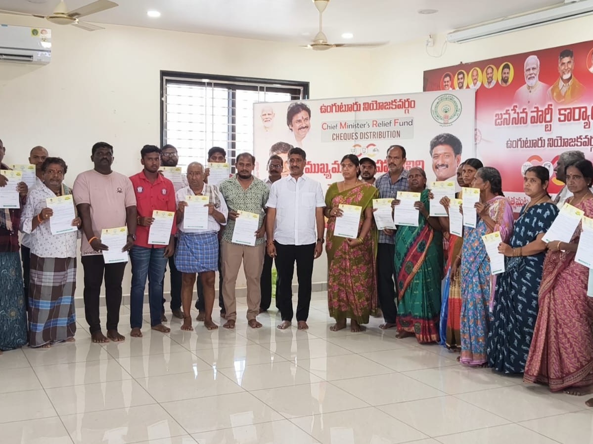 సీఎం రిలీఫ్ ఫండ్ చెక్కులు పేదలకు వరం: MLA