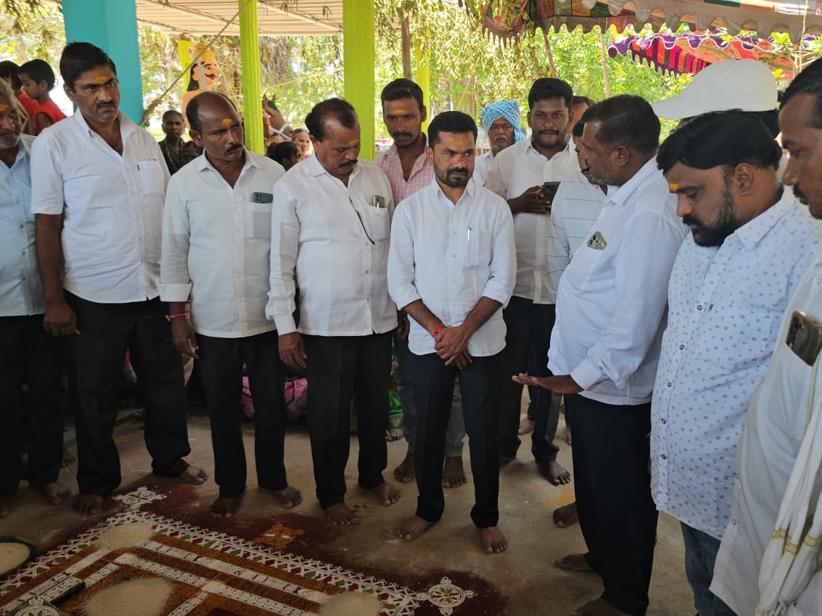 కలమడుగులో ఎల్లమ్మ పట్నాలకు హాజరైన ఎమ్మెల్యే