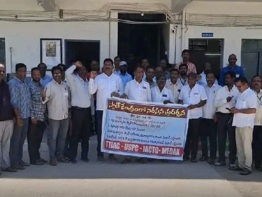 ఎస్ఎస్సీ స్పాట్ సెంటర్ వద్ద నిరసన