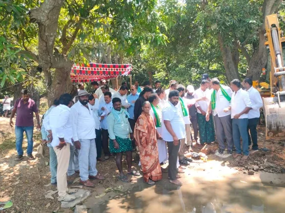 చెరువు సప్లై పనులను ప్రారంభించిన ఎమ్మెల్యే