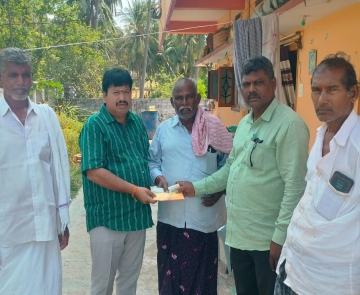 రైతు కుటుంబాలకు బర్రంకుల పీఏసీఎస్ ఆర్థిక సహాయం