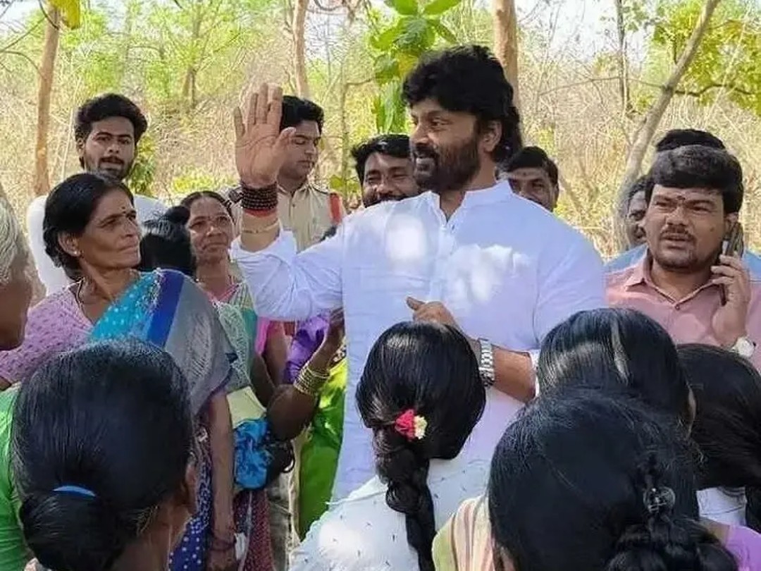 ఉపాధి హామీ కూలీలతో సమావేశమైన ఎమ్మెల్యే