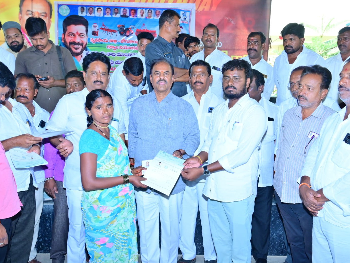 రూ.1.22 కోట్ల సీఎంఆర్ఎఫ్ చెక్కుల పంపిణీ!
