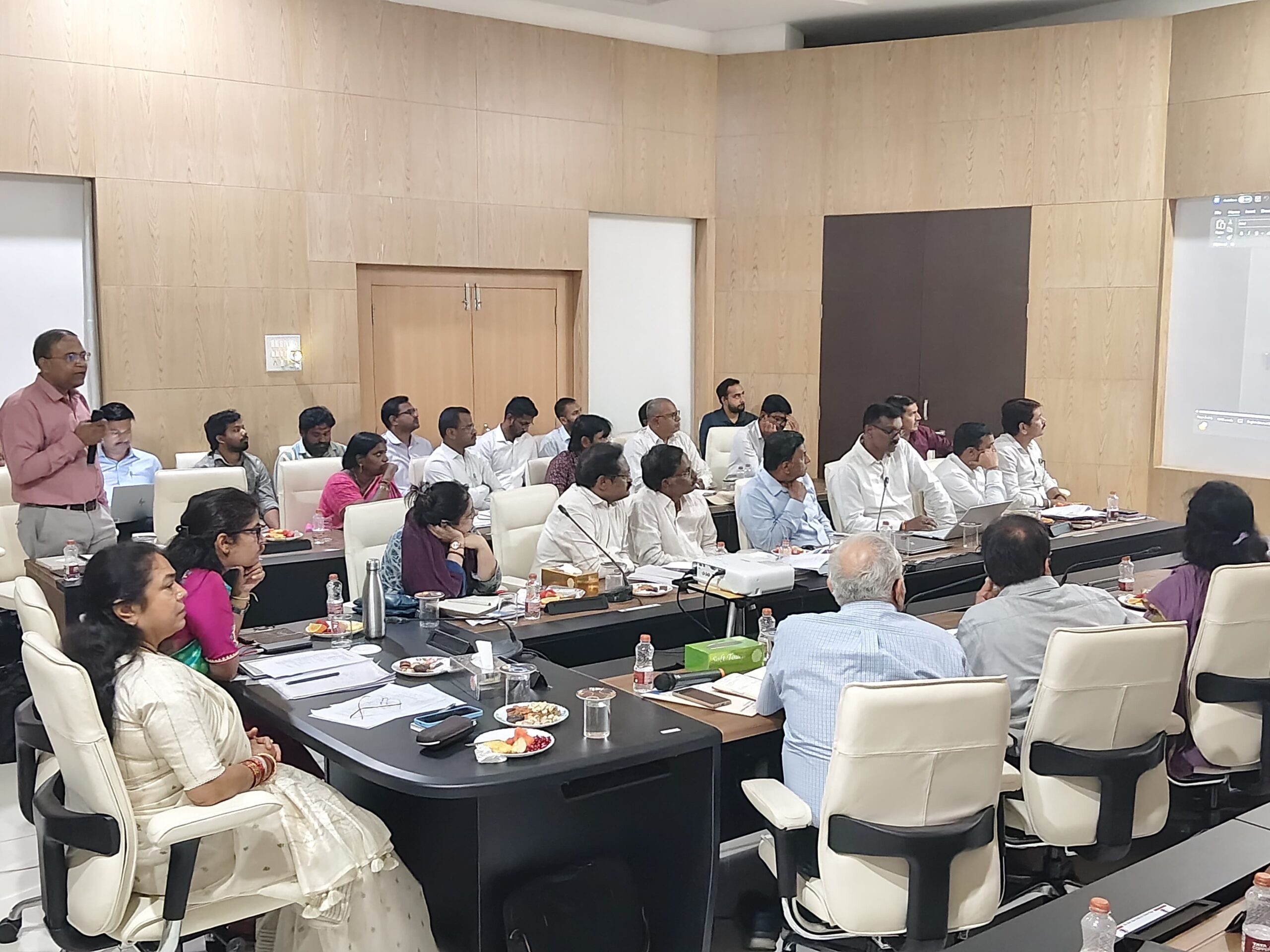 వరంగల్‌లో KfW బృందంతో సమీక్షా సమావేశం