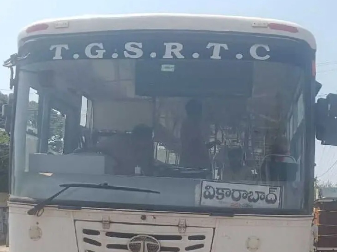 ఆర్టీసీ డ్రైవర్‌పై ప్రయాణికుల ఆగ్రహం..!