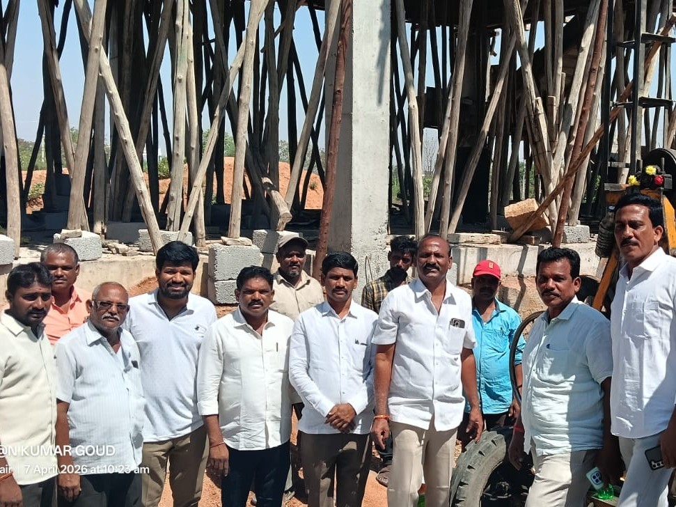 నూతన ప్రెస్ క్లబ్ స్లాబ్ పూజ చేసిన ఛైర్మన్ అక్కి శ్రీనివాస్ గౌడ్