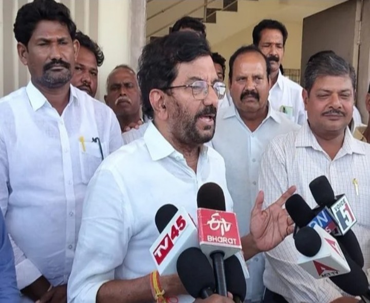 ‘తోడేరు స్టేడియం, మెగా వాటర్ ప్లాంట్ అభివృద్ధికి సిద్ధం’