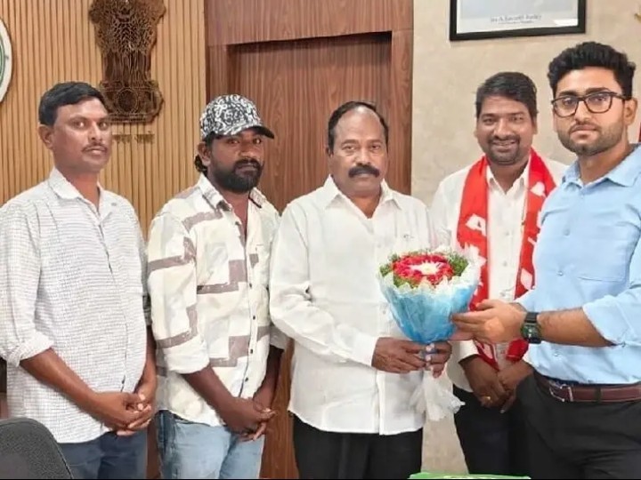 ‘కార్మికులకు కనీస వేతనం చెల్లించాలి’