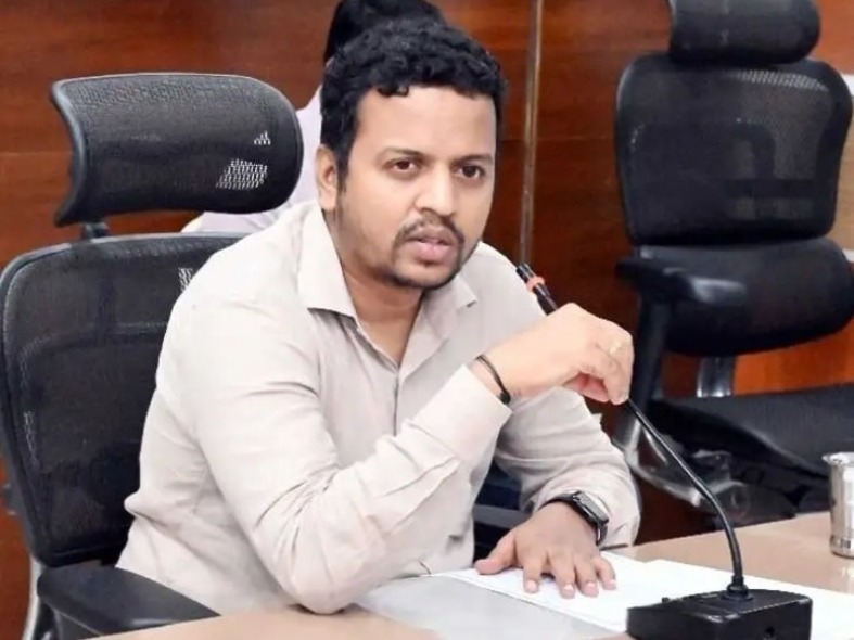 నిర్లక్ష్యం వహించే రేషన్ డీలర్లను తొలగిస్తాం: జేసీ