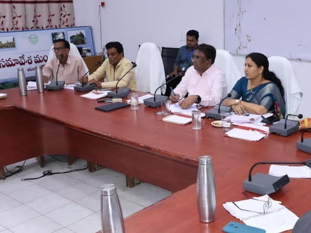 వసతి గృహాల్లో వంద శాతం ప్రవేశాలు కల్పించాలి: శ్రీధర్