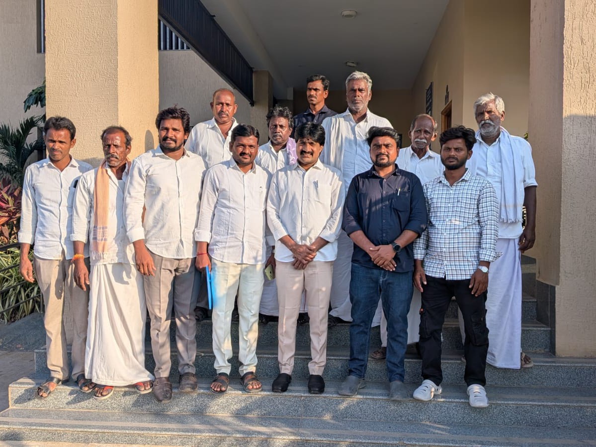 రోడ్డు సౌకర్యం కల్పించాలని కలెక్టర్‌కు వినతి