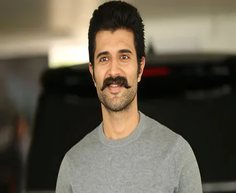 ‘టూరిస్ట్ ఫ్యామిలీ’ డైరెక్టర్‌తో విజయ్ దేవరకొండ!