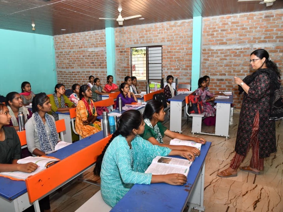 గురుకుల పాఠశాలలను తనిఖీ చేసిన కలెక్టర్