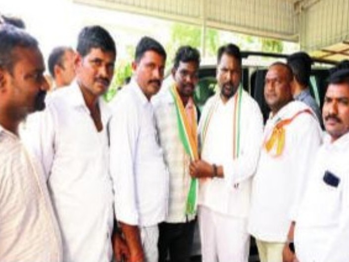 ‘మంత్రి సమక్షంలో కాంగ్రెస్ లో చేరిక’