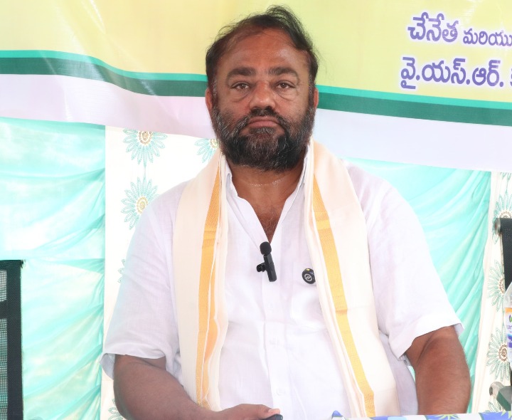 వీరబల్లిలో చమర్తి జగన్ మోహన్ రాజు పర్యటన