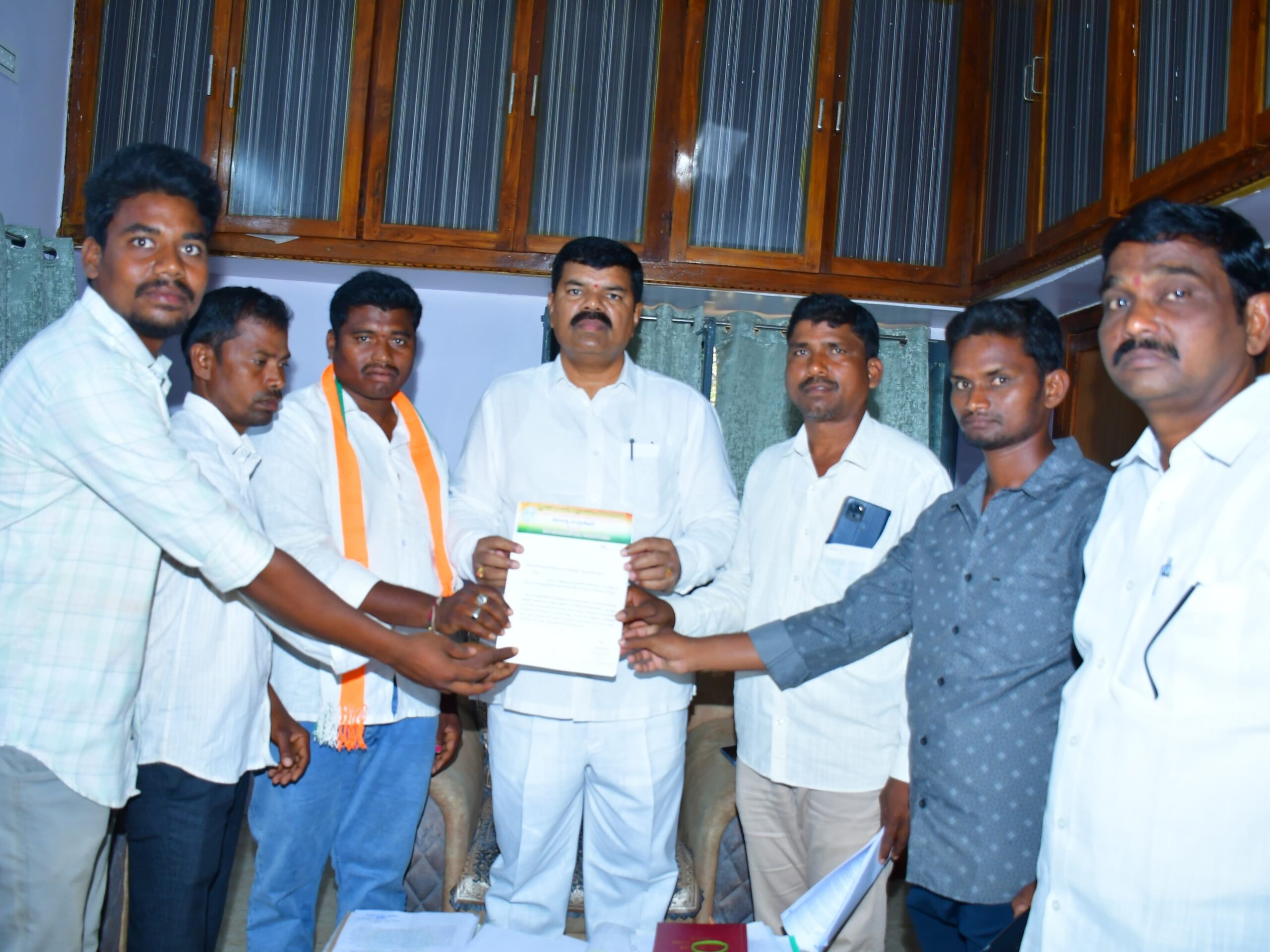 గ్రామ అభివృద్ధికి చర్యలు తీసుకోవాలని వినత