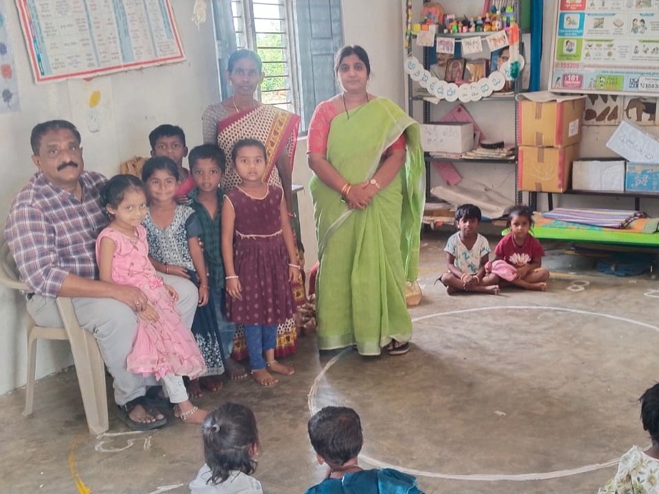 అంగన్వాడీ కేంద్రాన్ని తనిఖీ చేసిన మండల విద్యాధికారి