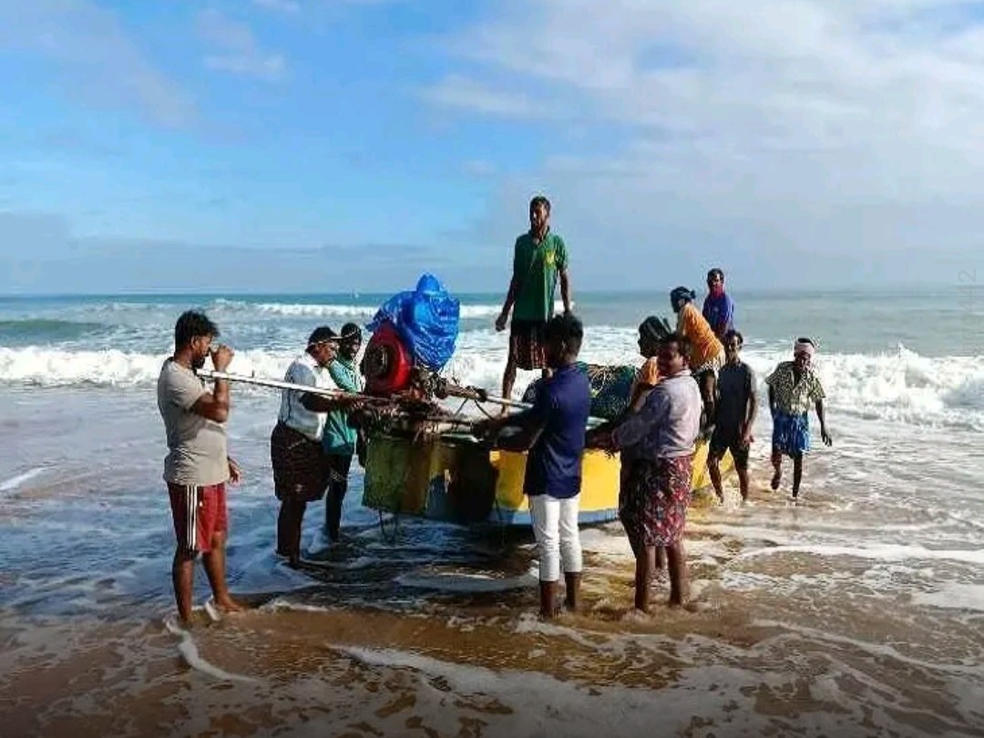 రెండు నెలలు చేపల వేట నిషేధం