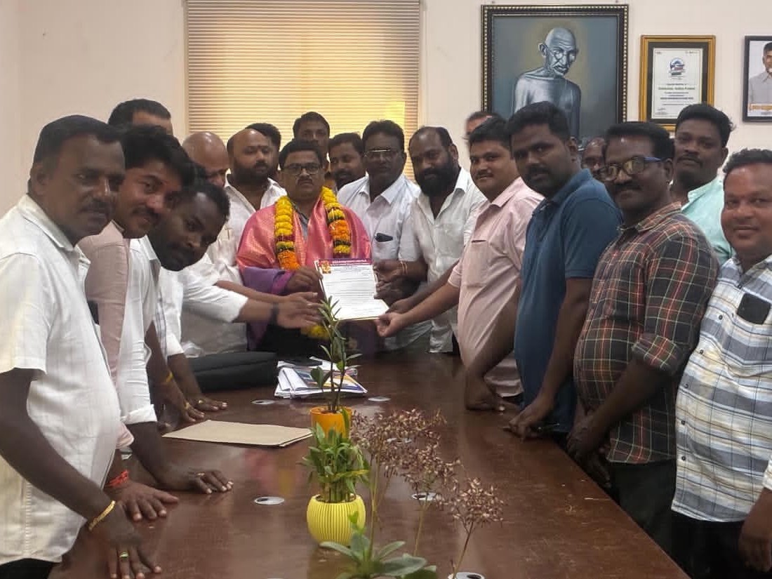 మౌలిక వసతులు కల్పించండి: కమిషనర్‌కి వినతి