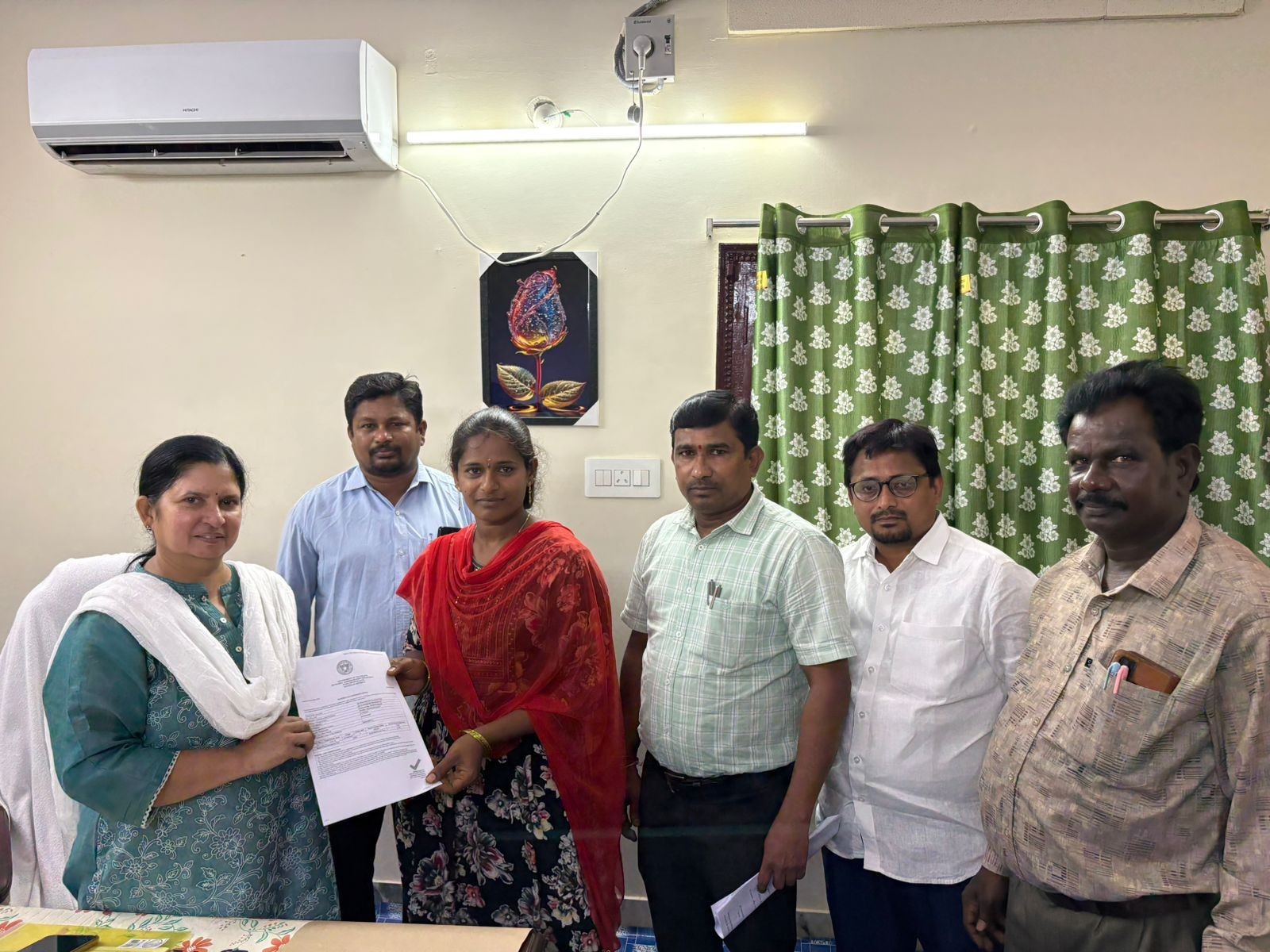 ఇంటి నెంబర్ అందజేసిన మున్సిపల్ ఛైర్ పర్సన్