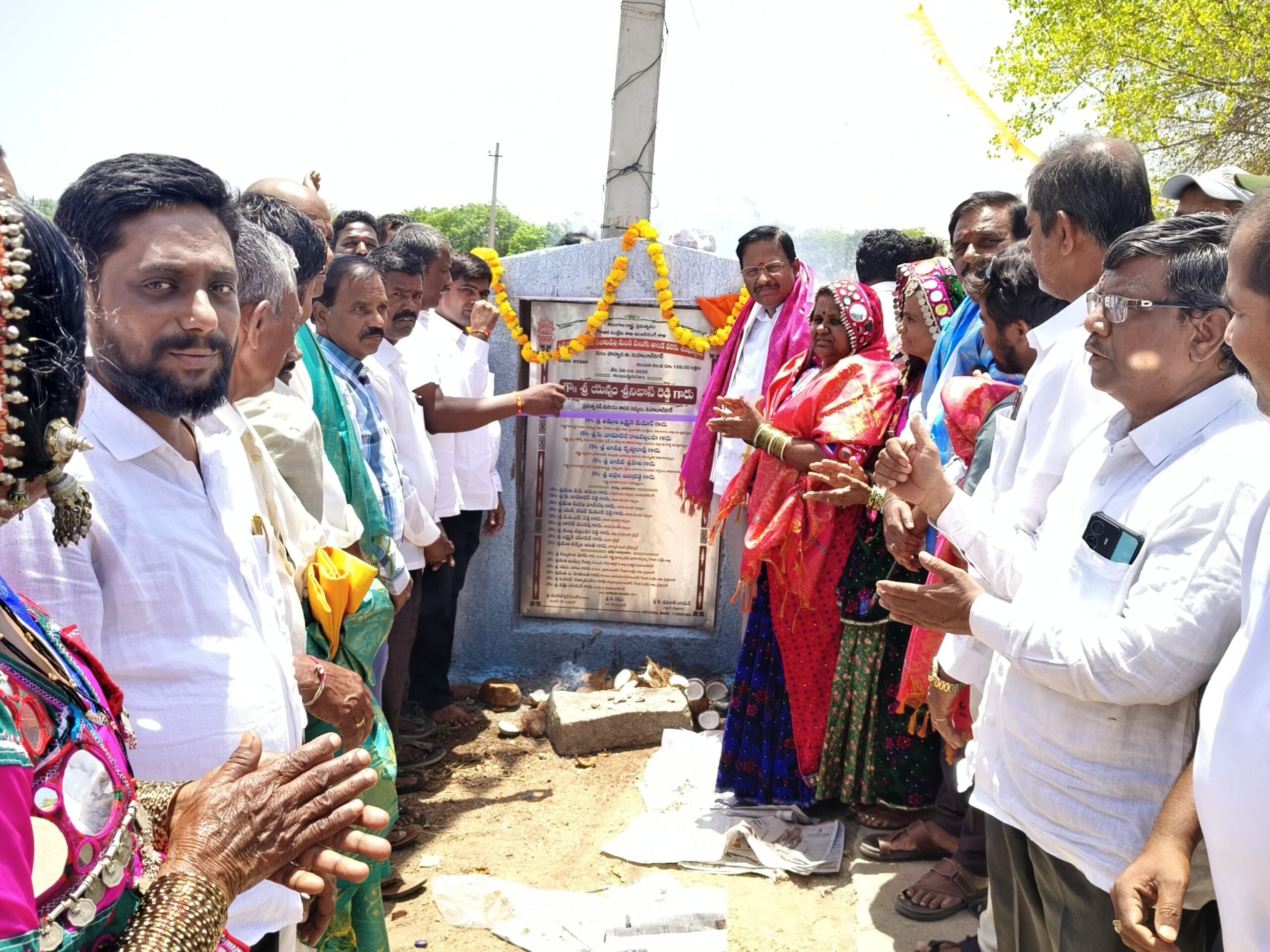బీటీ రోడ్డు నిర్మాణానికి శంకుస్థాపన చేసిన ఎమ్మెల్యే యెన్నం