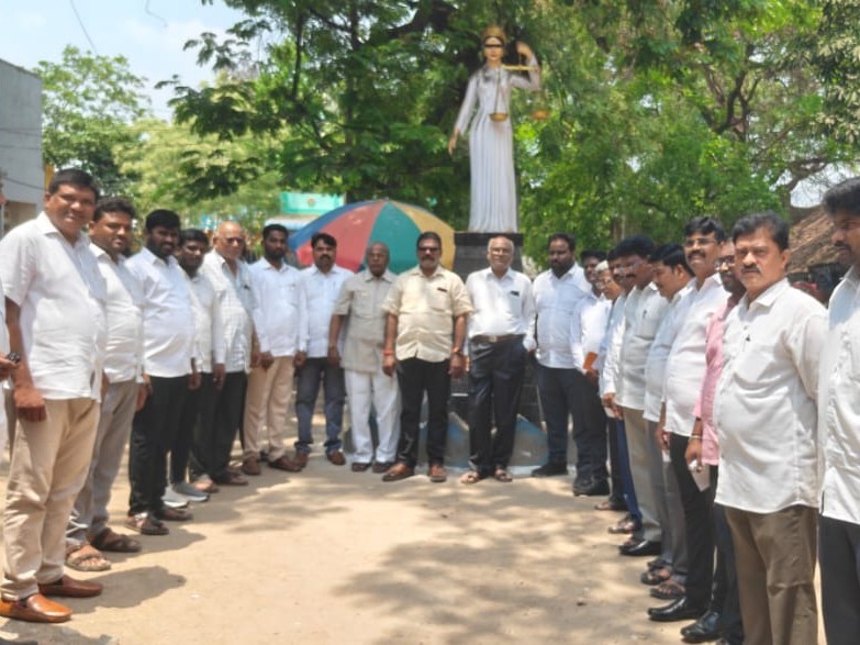 న్యాయవాది ఎల్లయ్య హత్యపై నిరసన