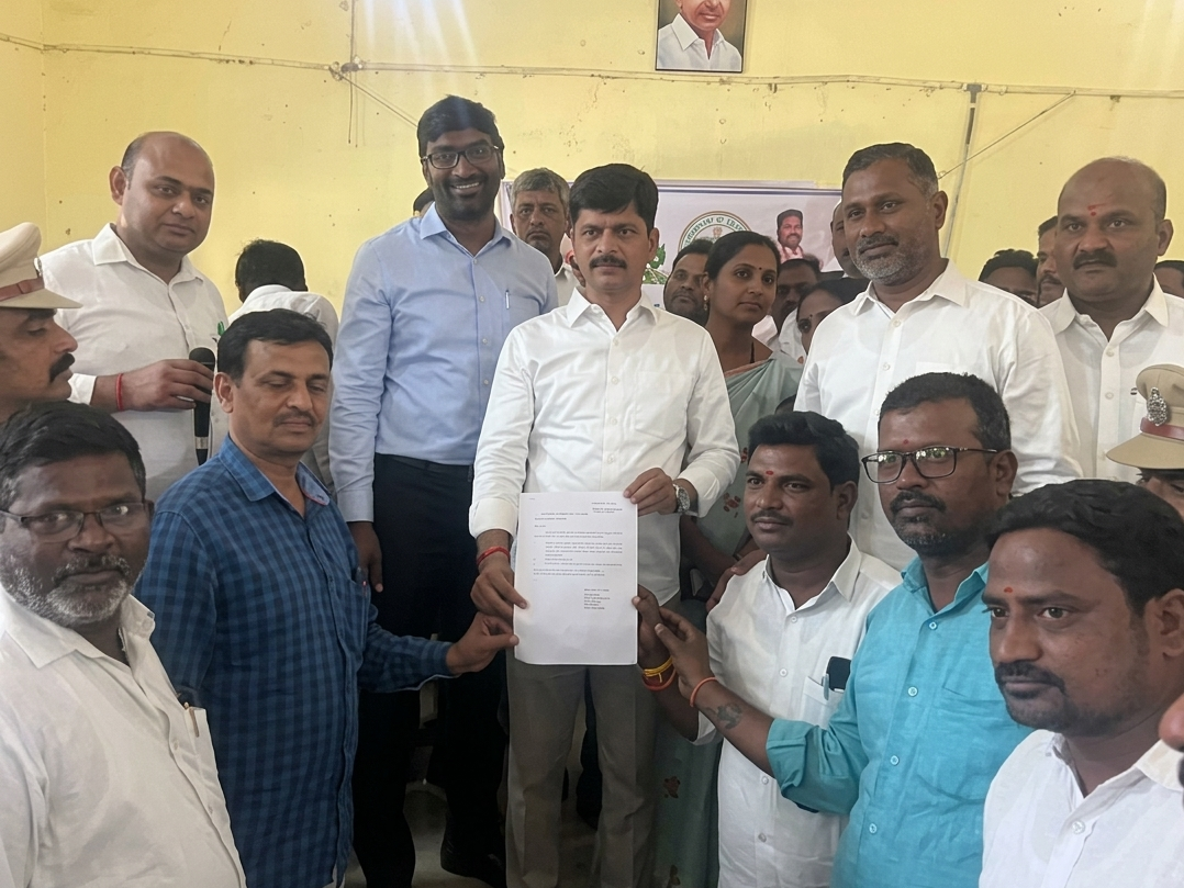 ప్రెస్ క్లబ్ స్థలానికి వినతి పత్రం అందజేత