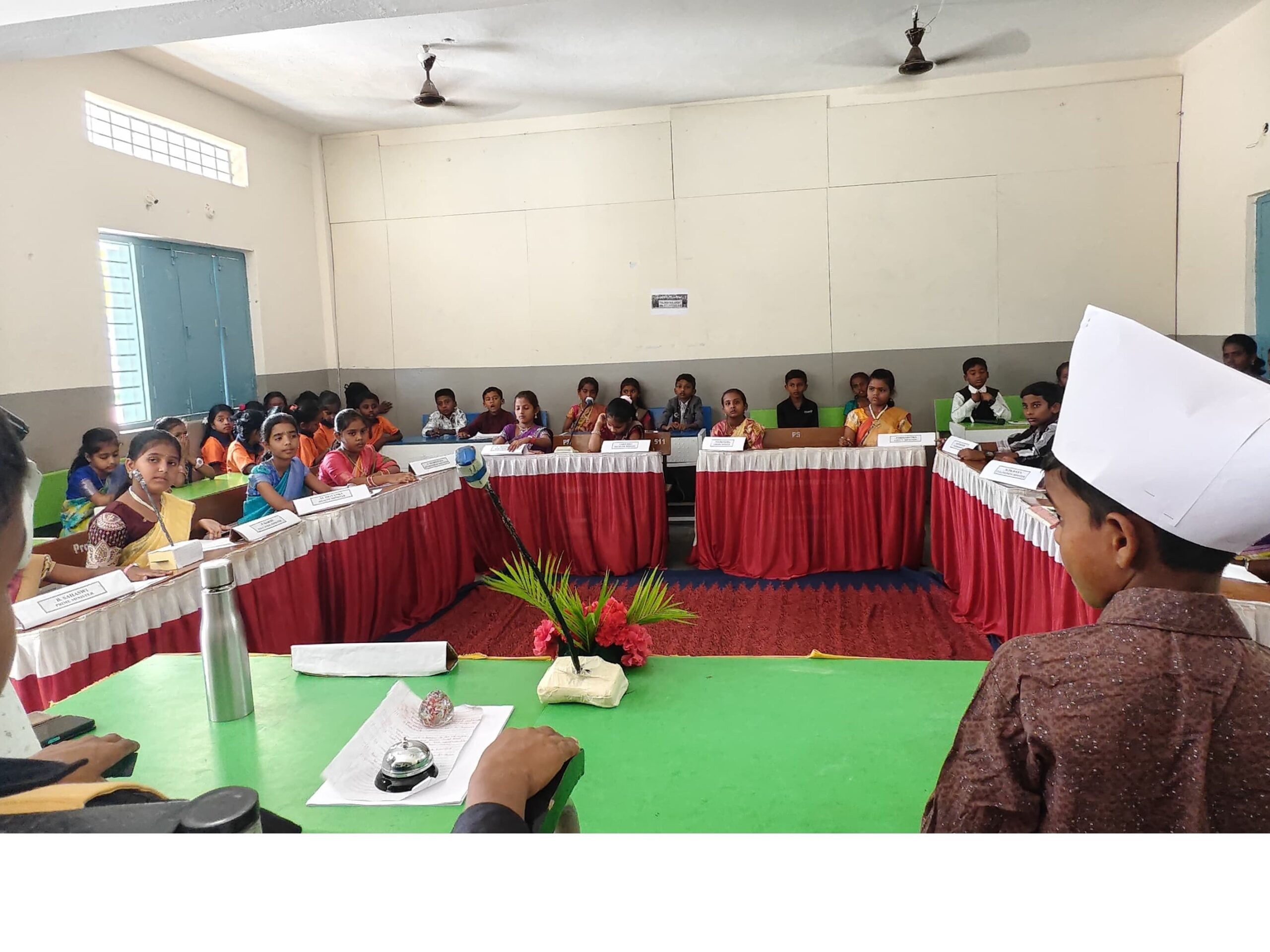 పాఠశాలలో మాక్ పార్లమెంట్ కార్యక్రమం