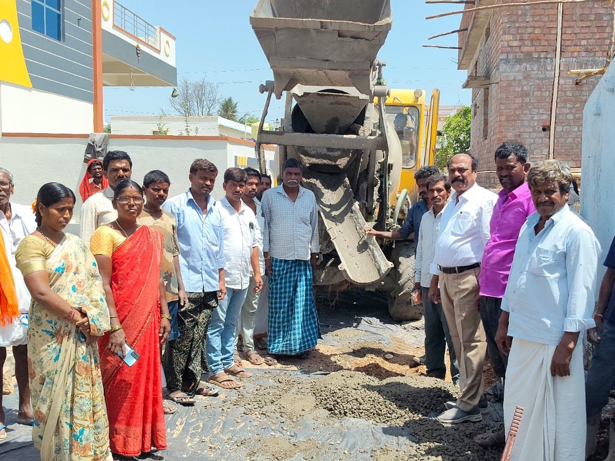 గోటుర్‌లో సీసీ రోడ్డు పనులు ప్రారంభం
