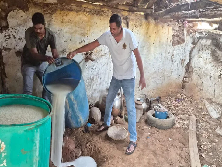 గుడుంబా స్థావరాలపై పోలీసులు దాడులు