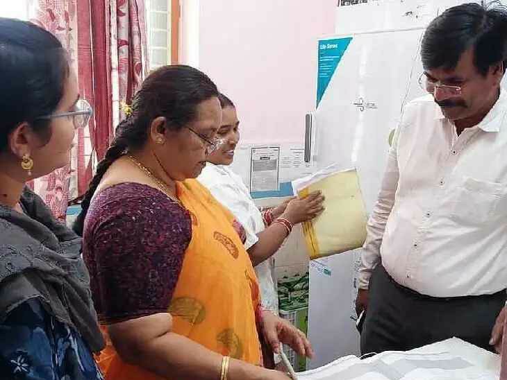 పీహెచ్‌సీని తనిఖీ చేసిన జిల్లా అధికారి