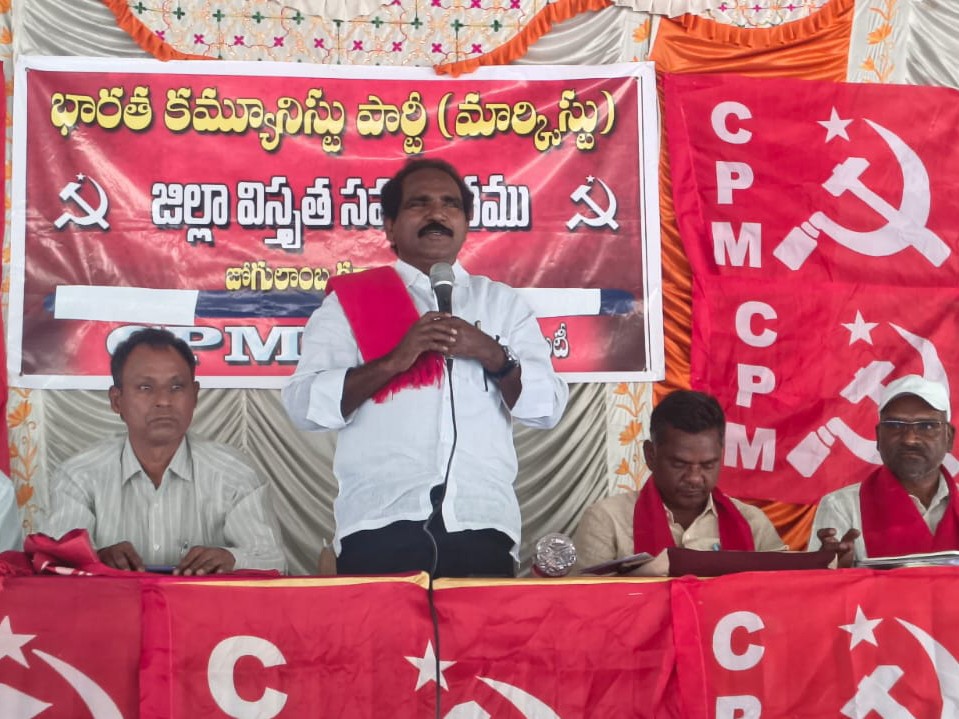 ‘ఉచిత విద్యను అందించే ధైర్యం ప్రభుత్వానికి ఉందా’