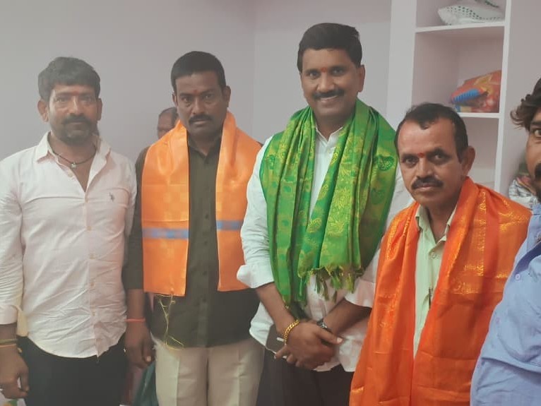 పేదోడి సొంతింటి కల నిజం చేసేది కాంగ్రెస్: డిప్యూటీ మేయర్