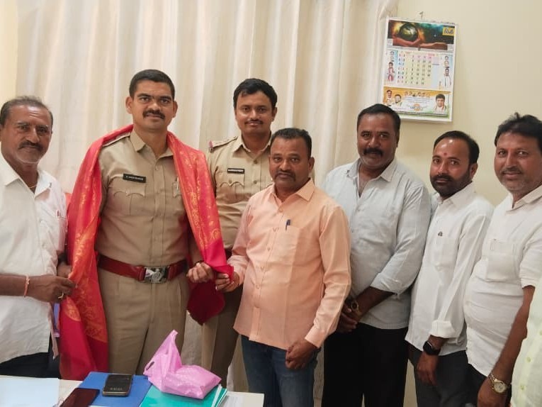 ఘనంగా నూతన సీఐకి సన్మానం