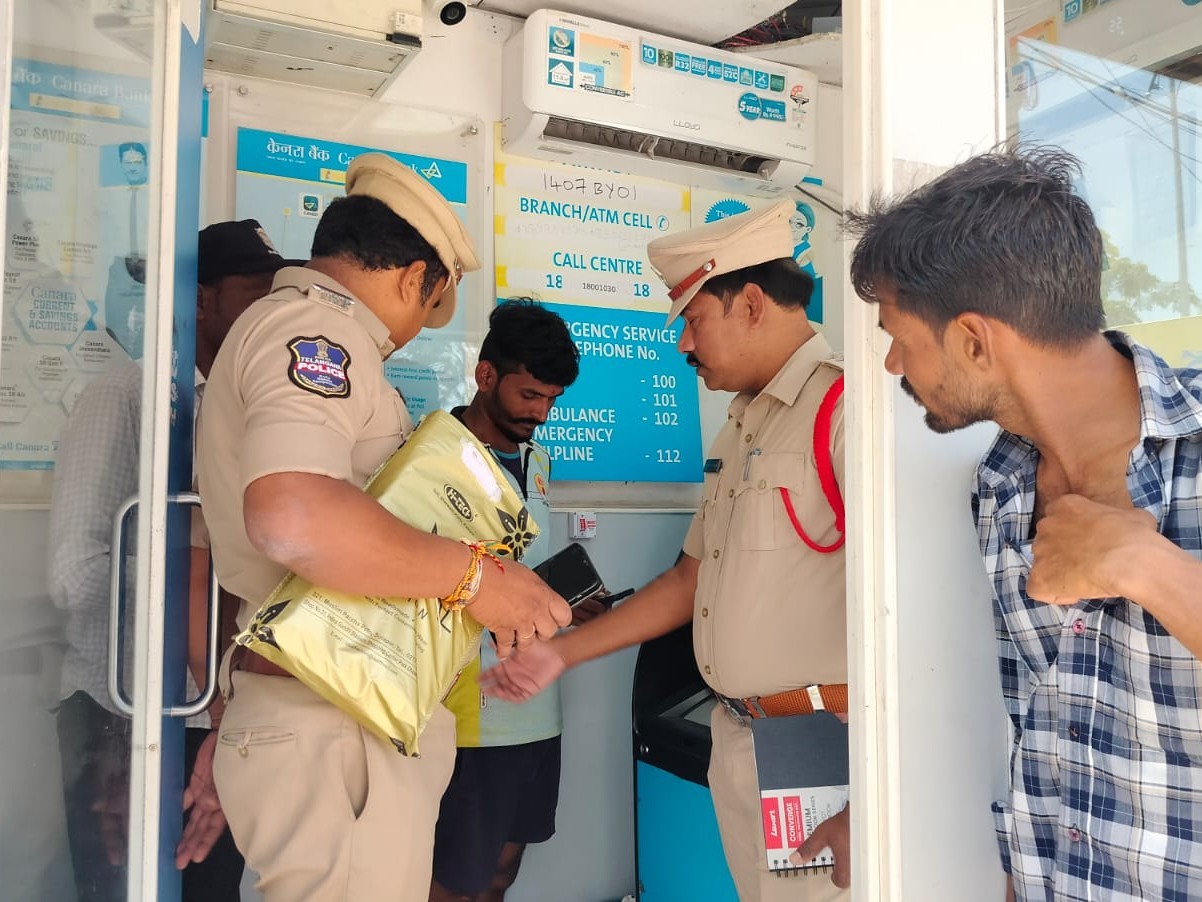 పట్టణంలో పోలీసుల ప్రత్యేక తనిఖీలు