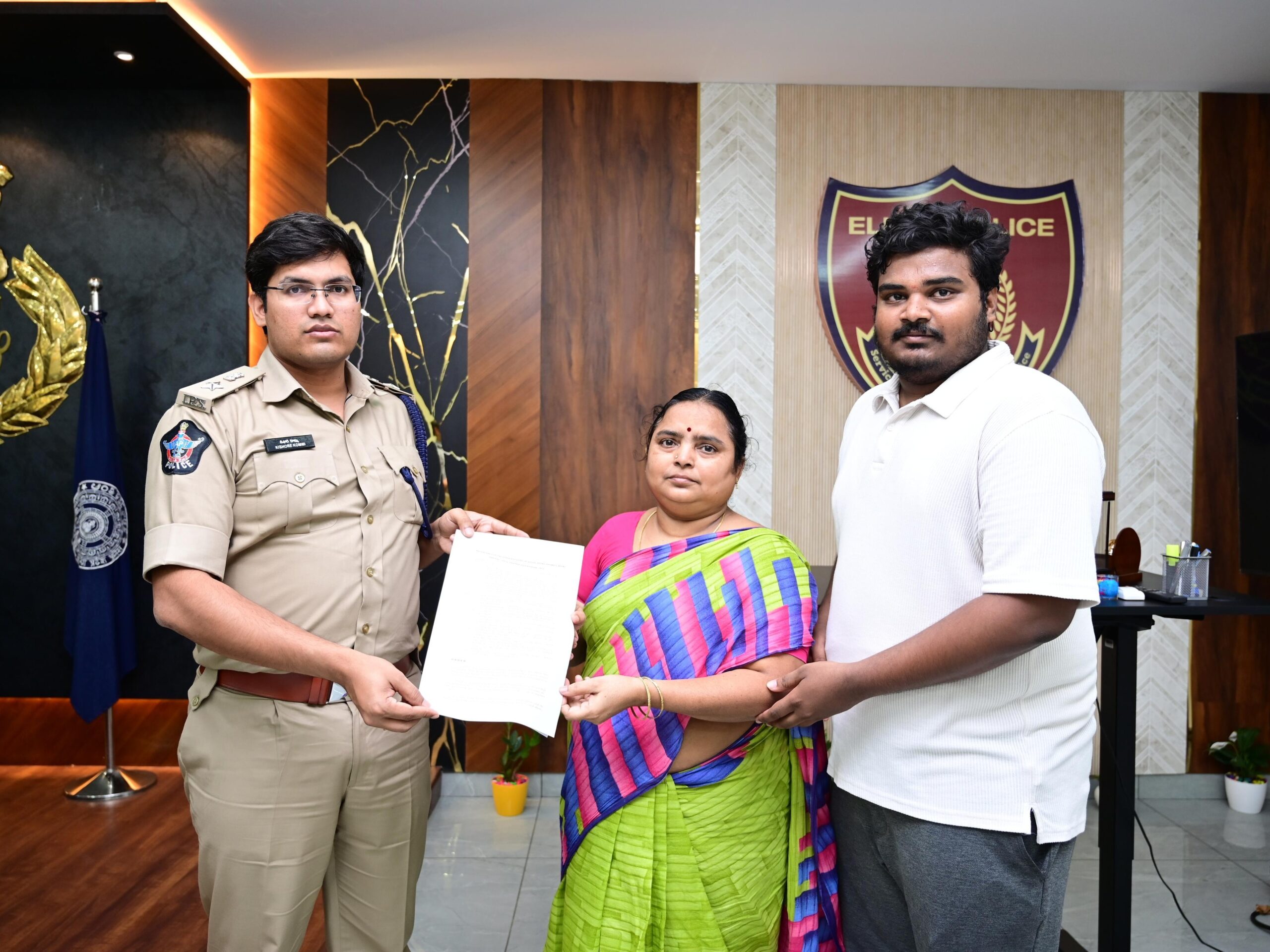 కారుణ్య నియామక పత్రాలను అందజేసిన ఎస్పీ