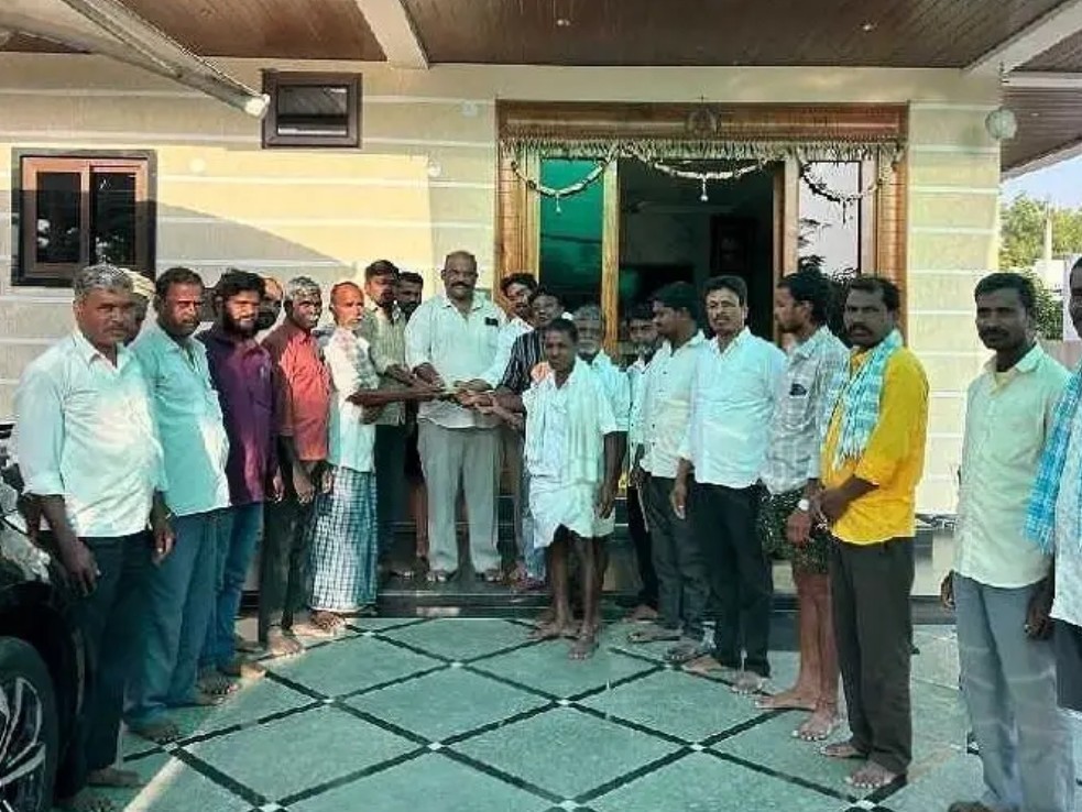 గుడి అభివృద్ధికి భారీ విరాళం అందజేత