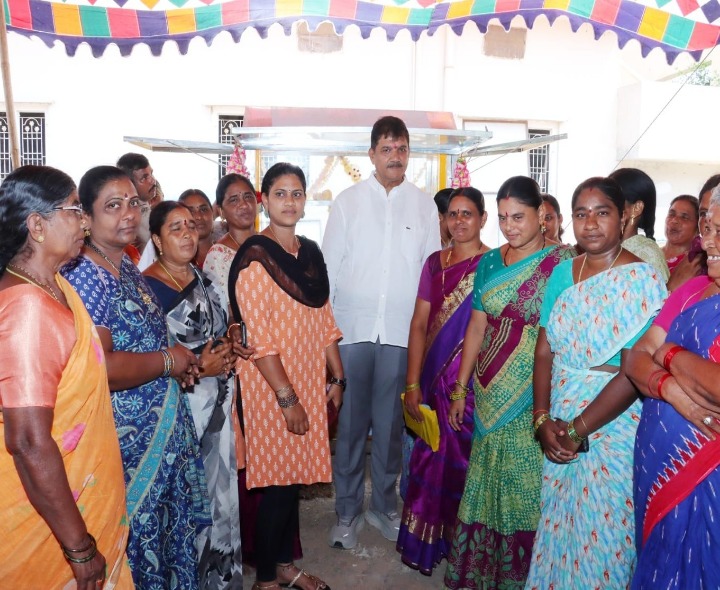 ఎగ్ కార్ట్ యూనిట్ ప్రారంభించిన ఎమ్మెల్యే