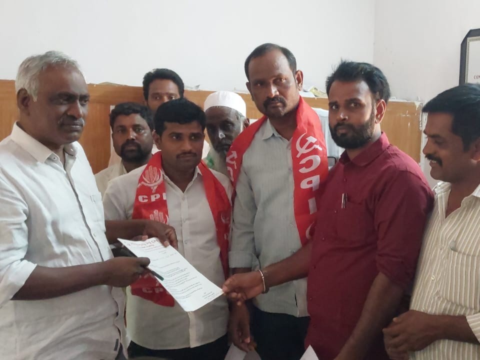 ఎంపీడీవోకు సీపీఐ నాయకుల వినతి