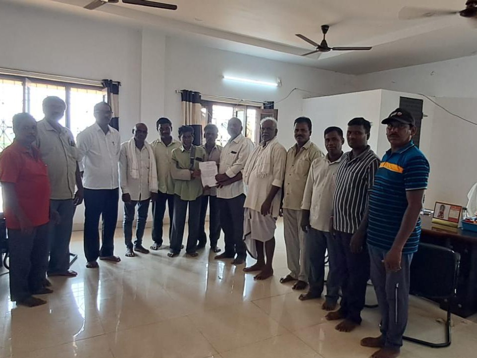 ‘భూ సేకరణ నిర్ణయాన్ని వెనక్కి తీసుకోవాలి’