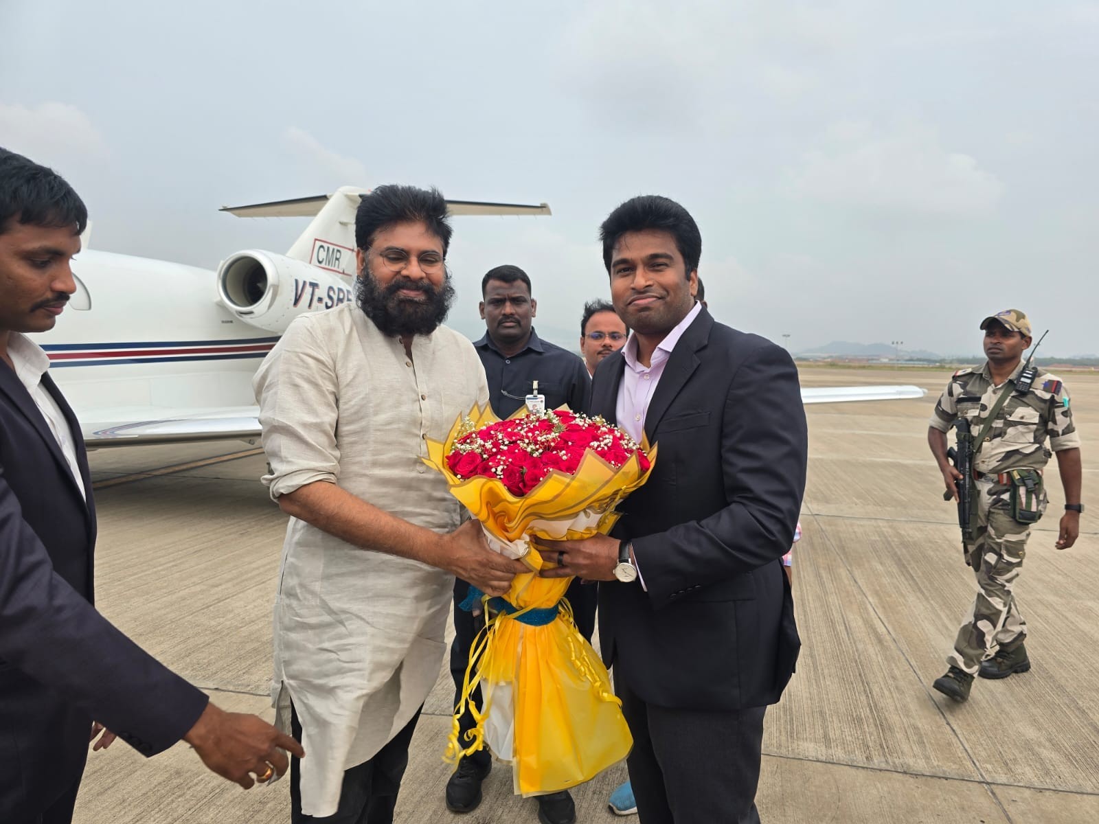 విశాఖ చేరుకున్న డిప్యూటీ సీఎం