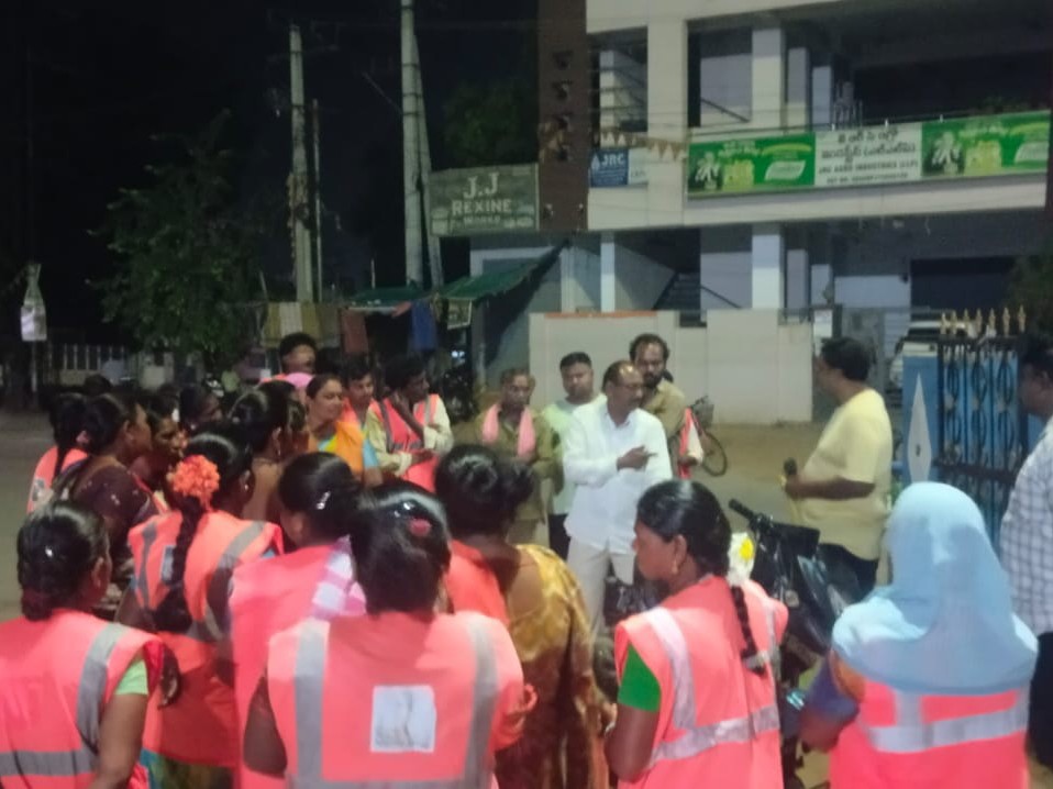 ‘మున్సిపల్ కార్మికులకు ఆదివారం సెలవు ఇవ్వాలి’