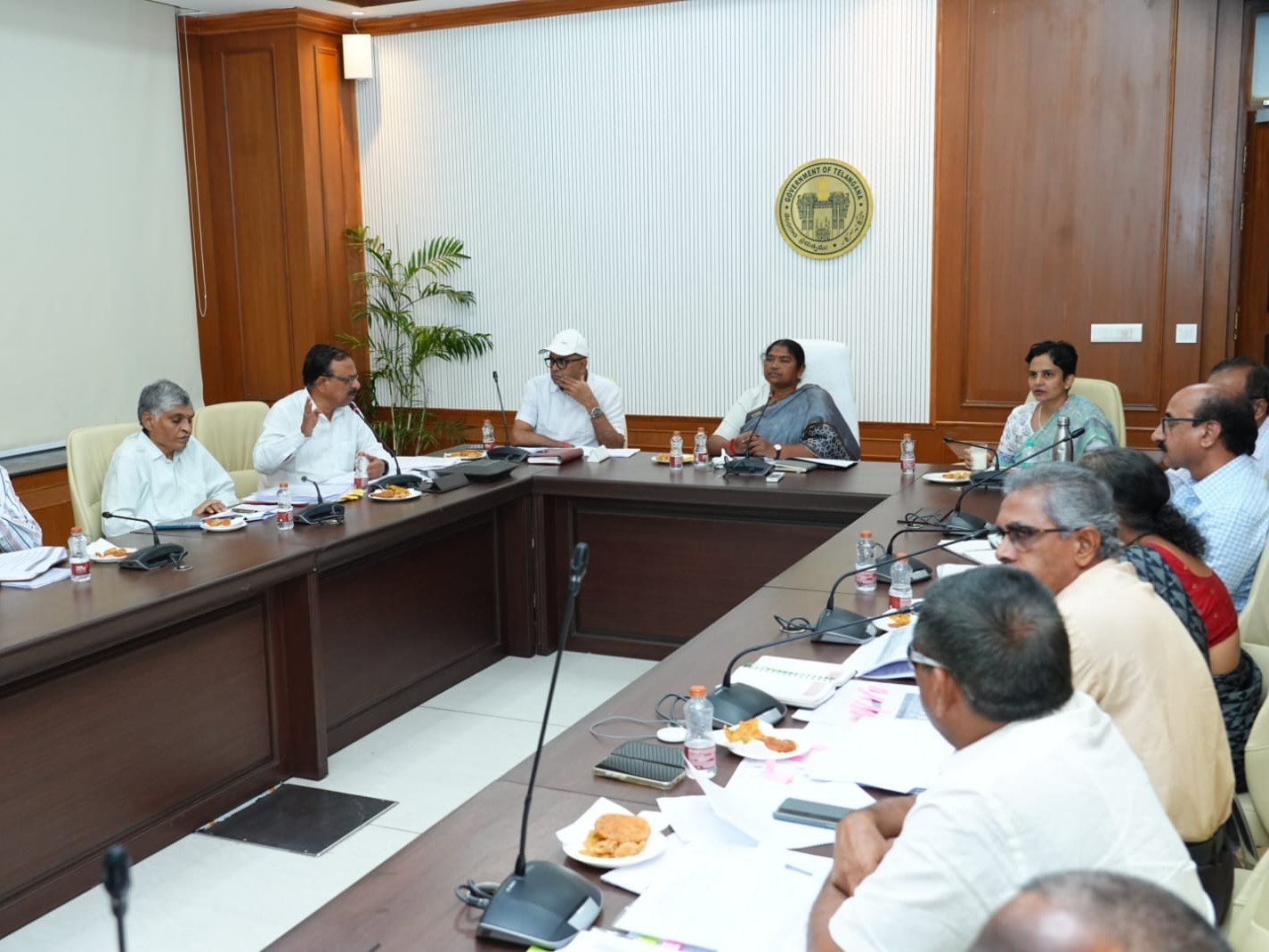 మిషన్ భగీరథపై మంత్రి సమీక్ష