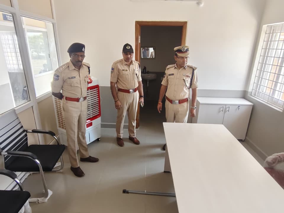 పోలీస్ స్టేషన్ భవన నిర్మాణం పనులు పరిశీలన