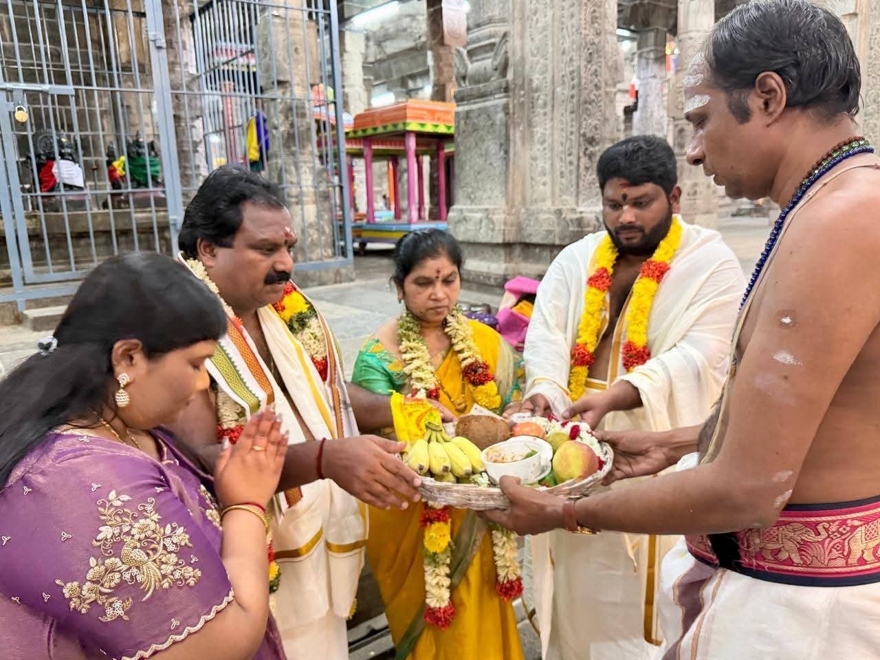 కామాక్షి అమ్మవారిని దర్శించుకున్న మాజీ ఎమ్మెల్యే