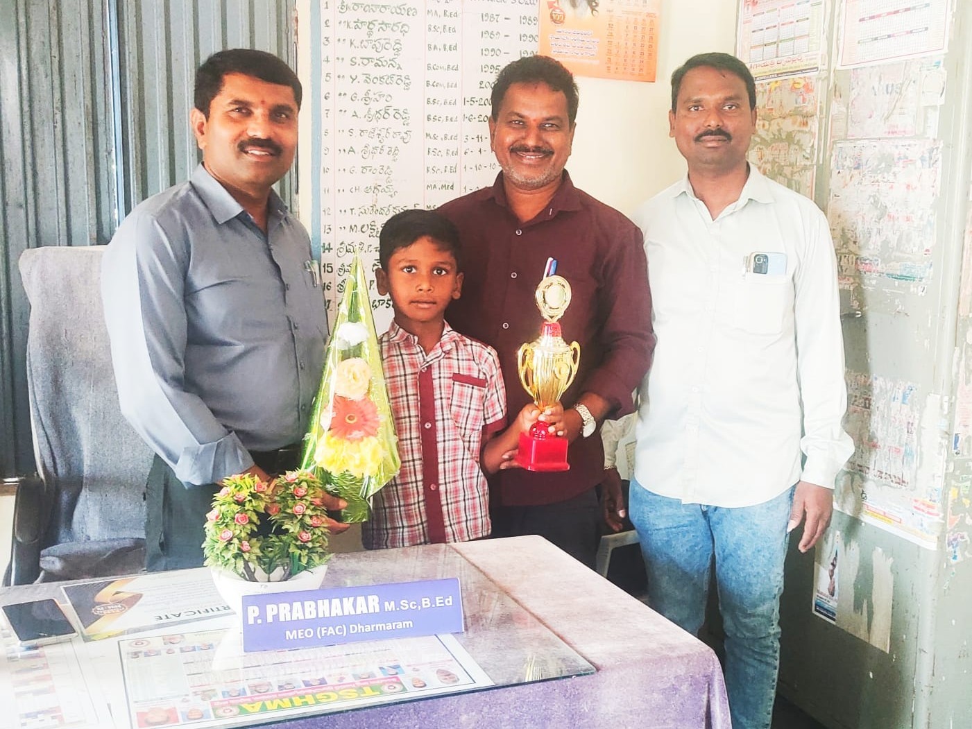 రాష్ట్రస్థాయికి ఎంపికైన విద్యార్థికి ఎంఈవో అభినందన