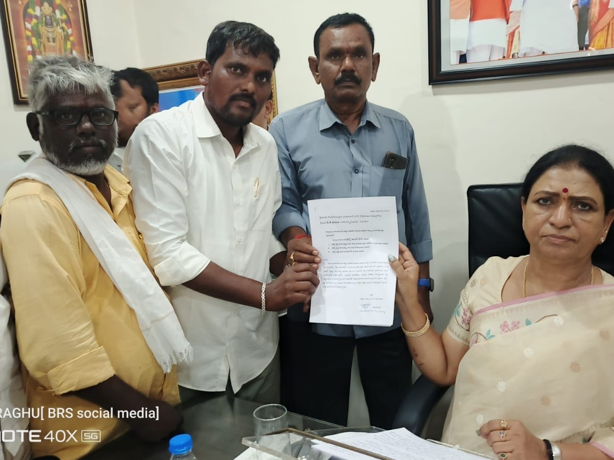 నిధులు మంజూరు చేయాలని ఎంపీకి వినతి