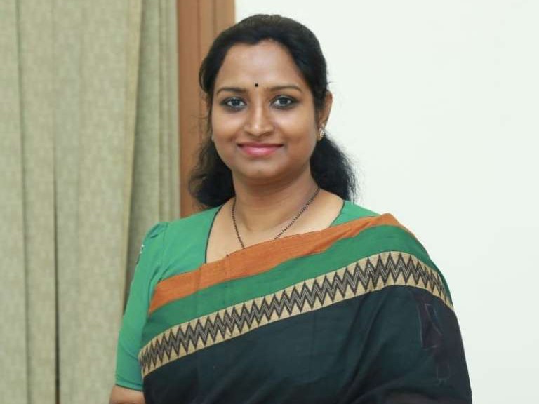 CMRF చెక్కులు అందజేసిన ఎంపీ