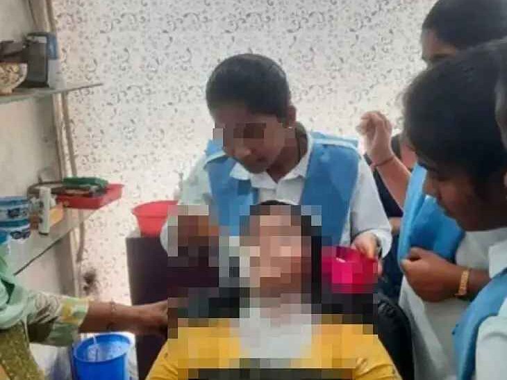 గురుకుల విద్యార్థినుల బ్యూటీ పార్లర్ సందర్శన