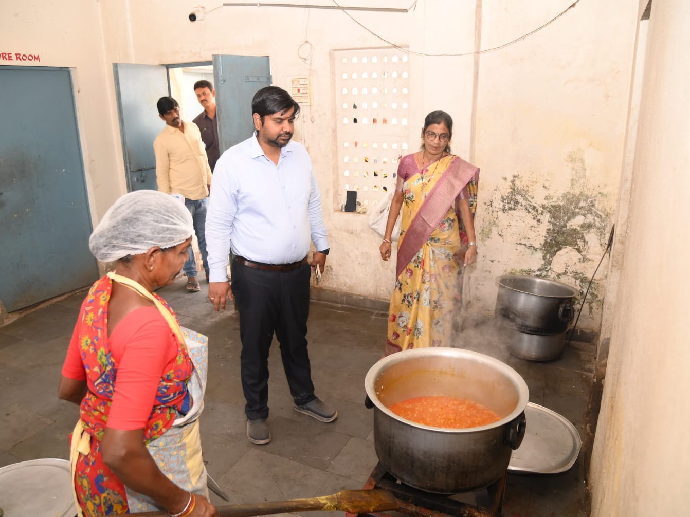 ‘విద్యార్థుల ఆరోగ్యం పట్ల శ్రద్ధ వహించాలి’